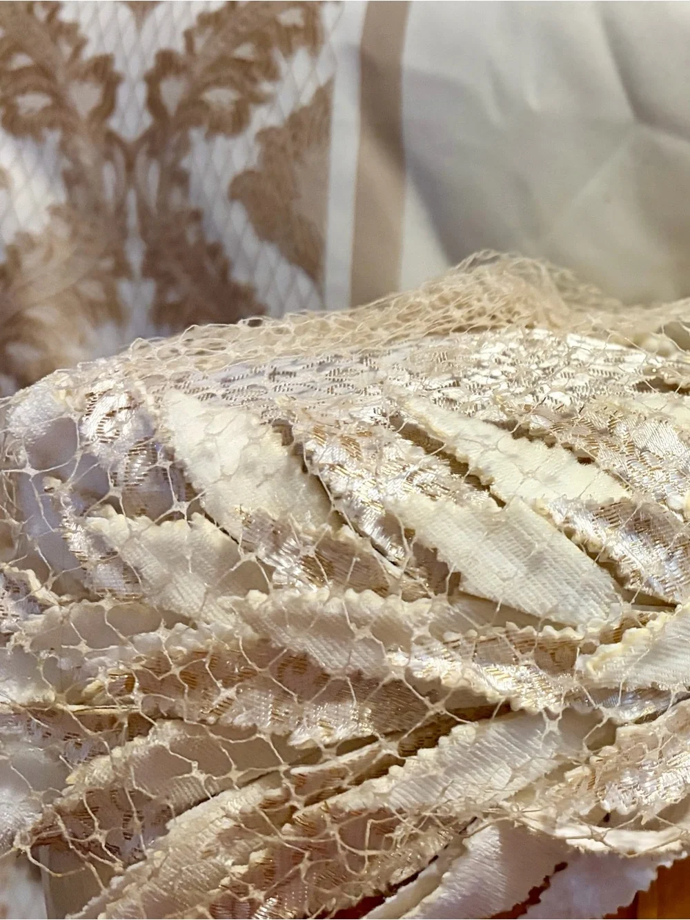 Vintage Gorgeous cream and gold floral lace detailed hat. Vintage but new. - Picture 2 of 4